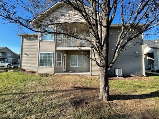 Building Photo - Centrally Located 2 Bedroom 2 Bathroom