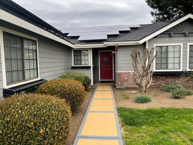 Building Photo - 576 S ARONIAN ST.-3 BEDROOM 2 BATH- TULARE