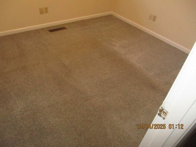 Foto del edificio - 2213 Robinhood Rd