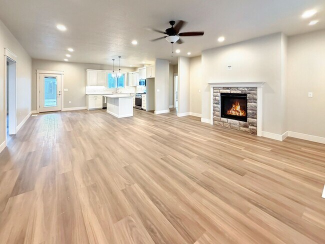 Foto del edificio - Brand New 3BR Home in Nampa – Pet-Friendly, Near Parks & Dining