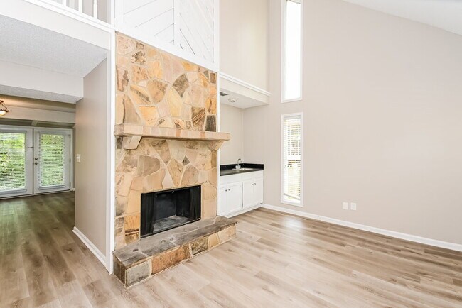 Foto del edificio - 961 Woodmont Dr