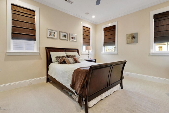 Foto del edificio - 13221 Westminster Blvd