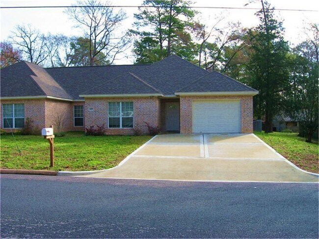 Building Photo - 609 Hickory Dr