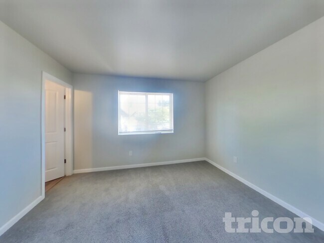 Foto del edificio - 1924 Kelowna Place Southest