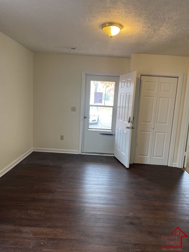 Building Photo - 126 Bybee Woods Dr