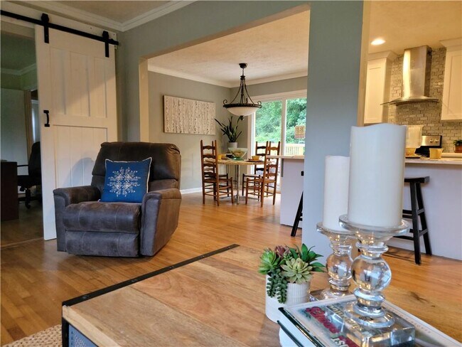Foto del edificio - 1815 Rollingwood Dr SE