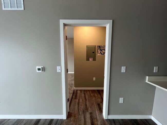 Building Photo - 4440 - 4450 S 26th St