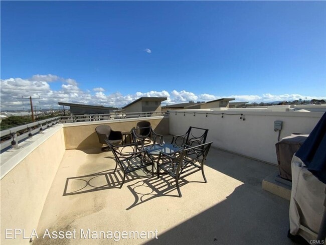 Foto del edificio - 3 br, 3 bath House - 526 E. Imperial Ave.
