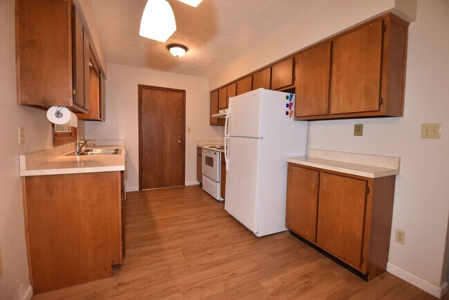 Building Photo - Single Level, Two Bedroom House in Greenfield