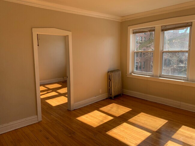 Building Photo - 3518 W Cullom Ave