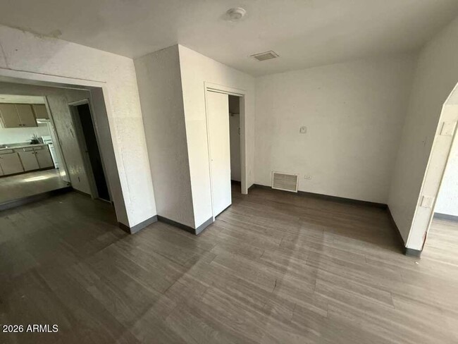 Foto del edificio - 398 E Ave