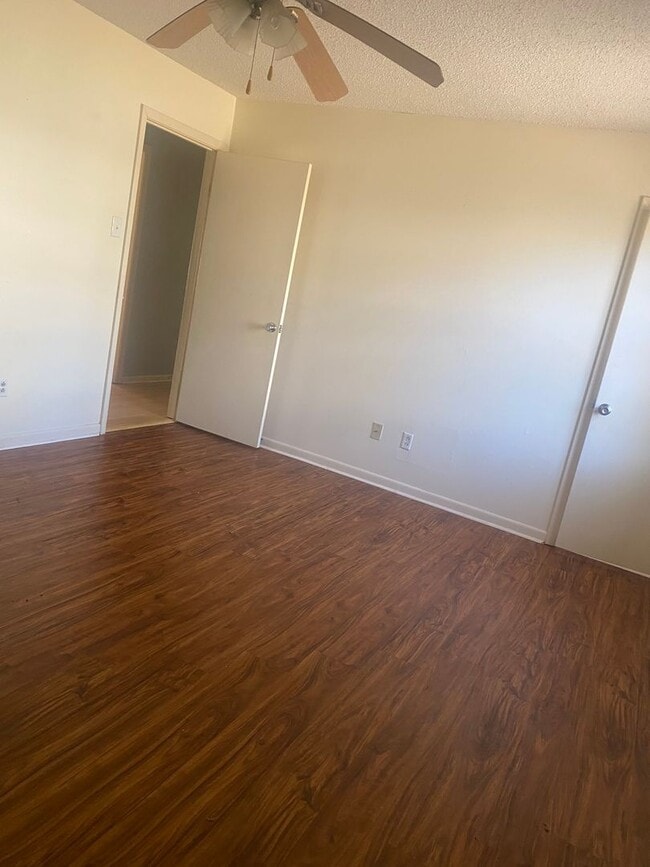 Building Photo - Perfect 3 bedroom 2 bathroom house located in Little Rock!