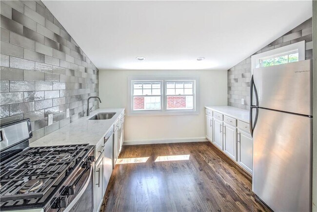 Building Photo - 385 10th St NE
