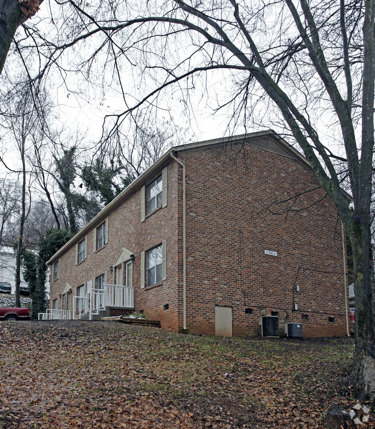 Foto del edificio - 1301 Baker Ave