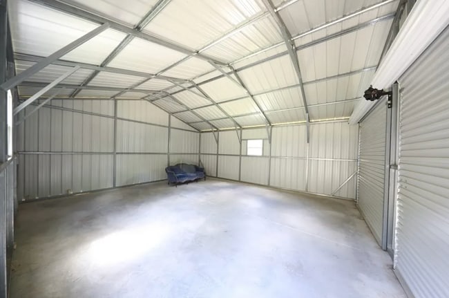 Building Photo - 2116 Harris Dr