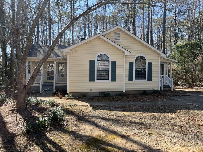 Building Photo - North Macon Private Gated Community Living is awaiting you!!