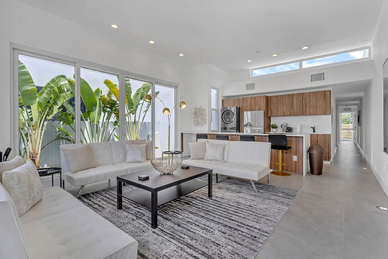 Foto principal - 2345 SW 16th St