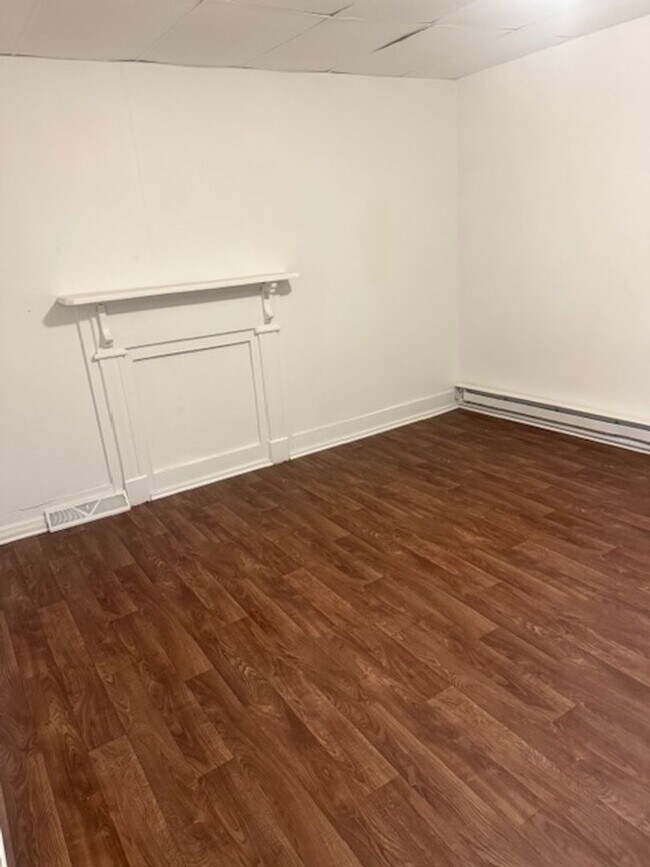 Foto del edificio - 2 Bedroom 1 Bath Available to Rent for $72...