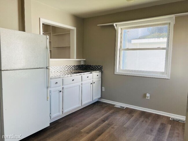 Building Photo - 3 br, 1 bath House - 215 Cobb St