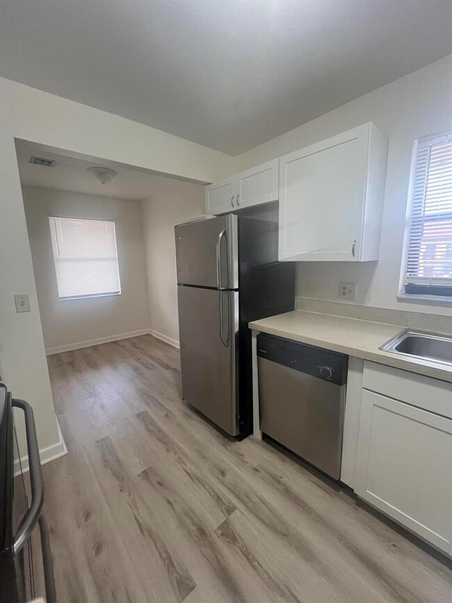 Foto del edificio - 5975 Forest Hill Blvd