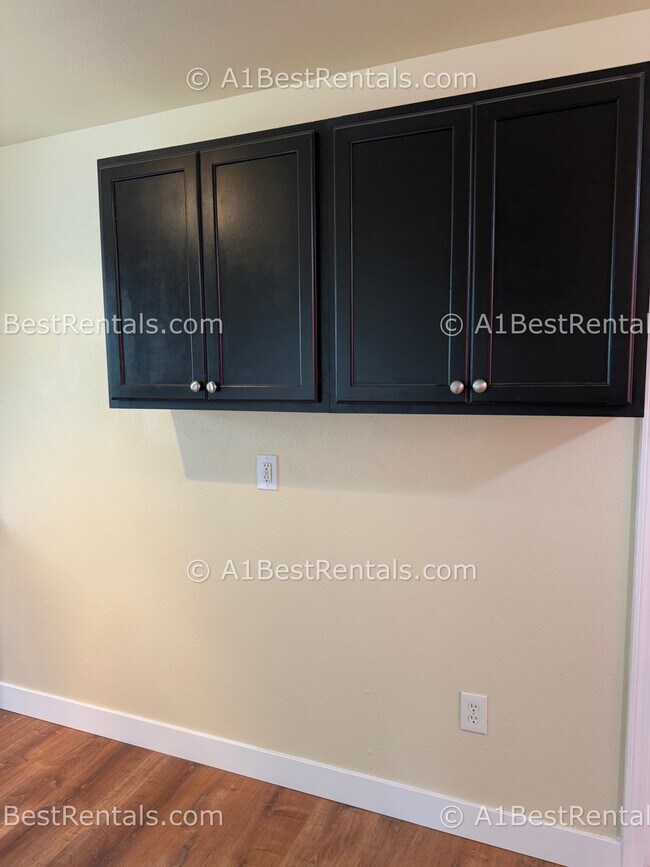 Building Photo - 3205 Sierra St