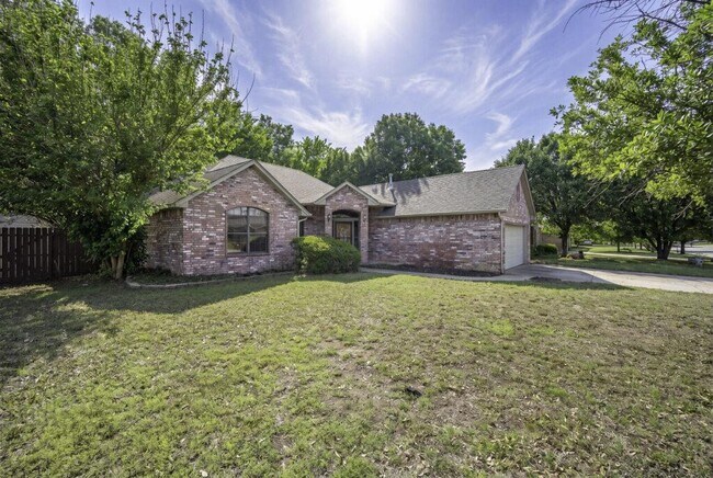 Building Photo - 11742 Hollyrock Dr