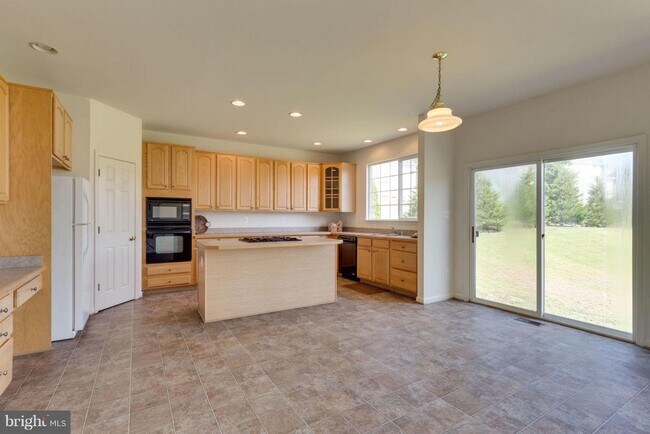 Building Photo - 10403 Hudson Crest Dr