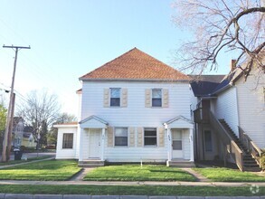 Building Photo - 824 W University Ave