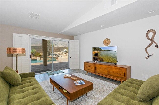 Building Photo - 54965 Avenida Vallejo