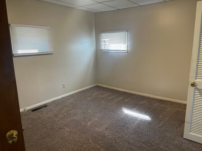 Bedroom - 207 S McDonel St