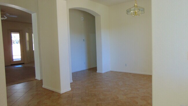 Building Photo - 6692 E Tenby Dr