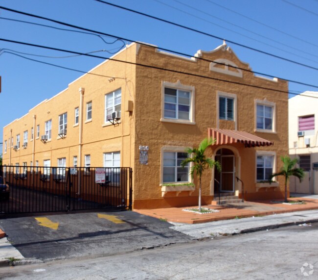 Foto del edificio - 826 SW 6th St