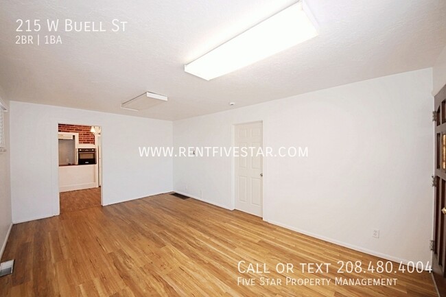 Building Photo - 2 Bedroom Upstairs Apartment With NEW Floo...