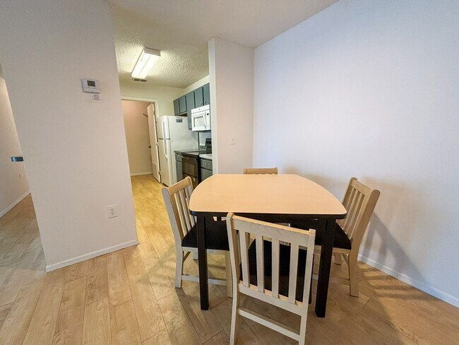 Building Photo - Windsor Park #515