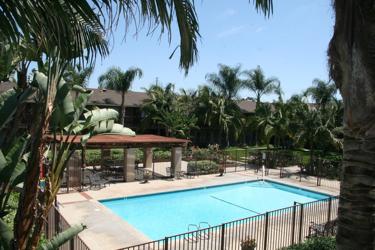 Primary Photo - Valencia Apartments