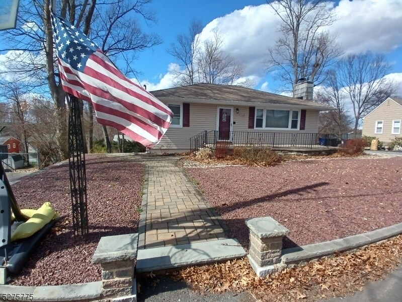 Foto principal - 535 Vail Rd