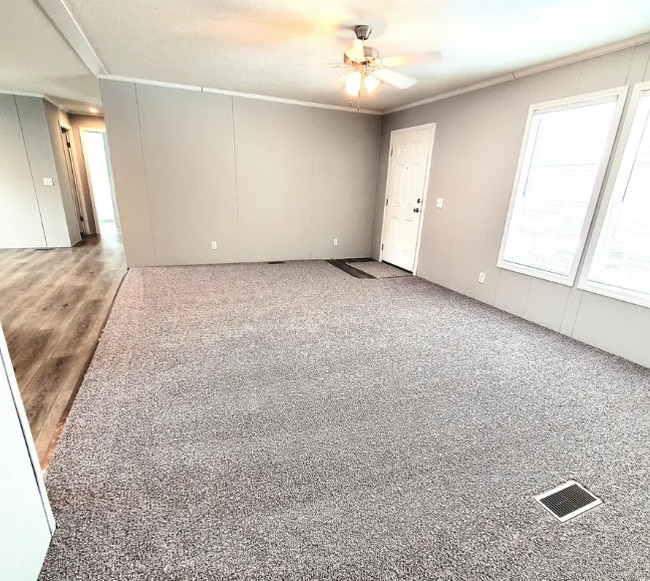 Foto del edificio - 8026 Harbour Dr