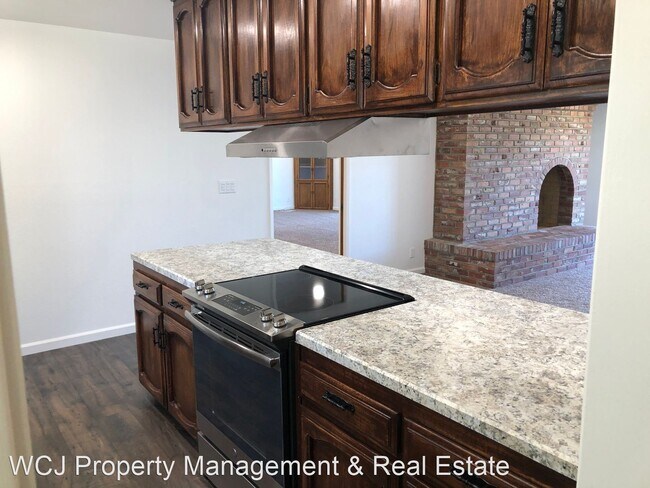 Foto del edificio - 3 br, 3 bath House - 6117 Portola Rd.