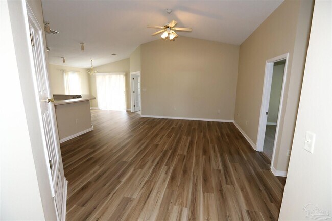Foto del edificio - 4100 Spinnaker Pl