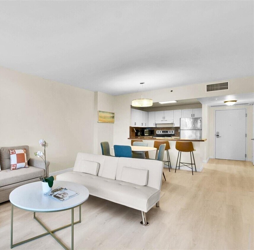 Foto principal - 2301 Collins Ave