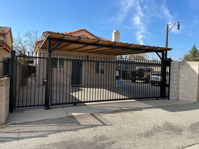 Foto del edificio - 10624 Swinton Ave