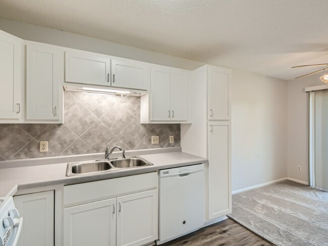 Foto del edificio - 9858 Tyler St NE