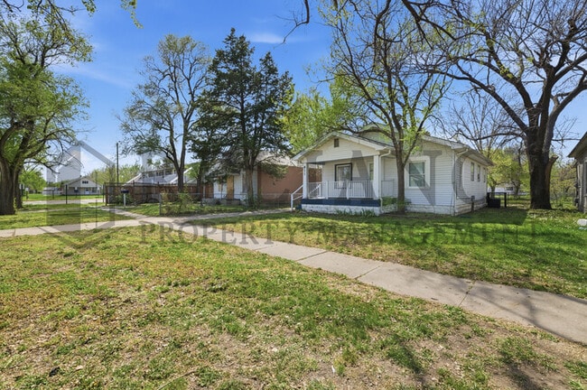 Building Photo - 811 S Hiram St