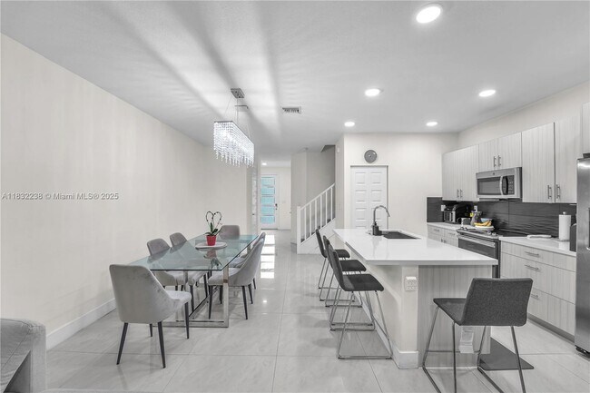 Building Photo - 15850 NW 91st Ct