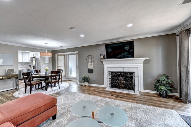 Building Photo - 5213 Village Green Way