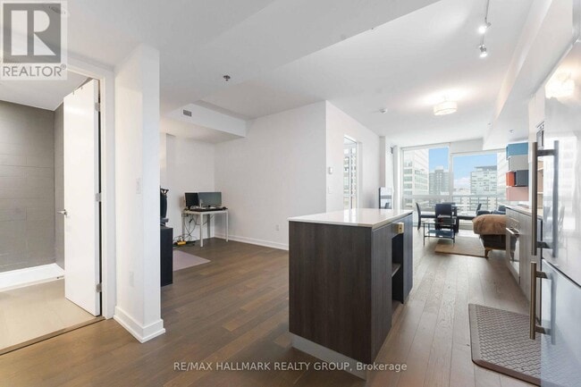 Building Photo - 199 Slater St.