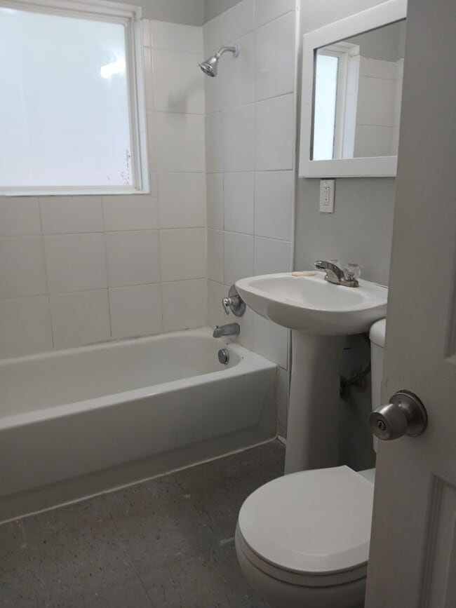 Foto del edificio - 3208 Cato Blvd