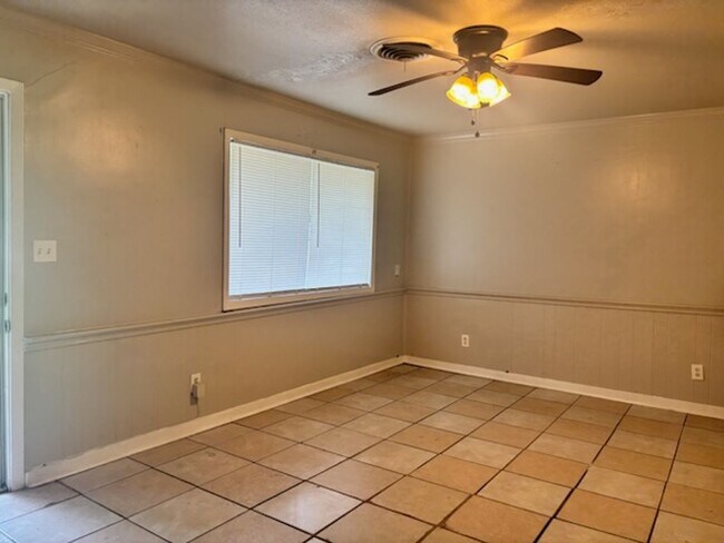 Foto del edificio - 1554 Dianne Dr