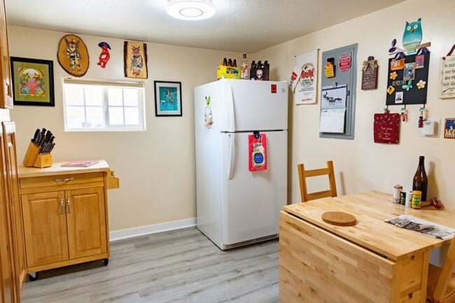 Building Photo - Wonderful Home away from Home