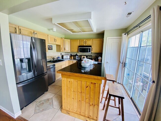Building Photo - 3 Bedroom 2.5 Bath in Virginia Beach